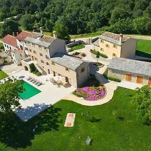 Vikendica Poropati: Luxury Istrian Estate With Large Pool, Groznjan
